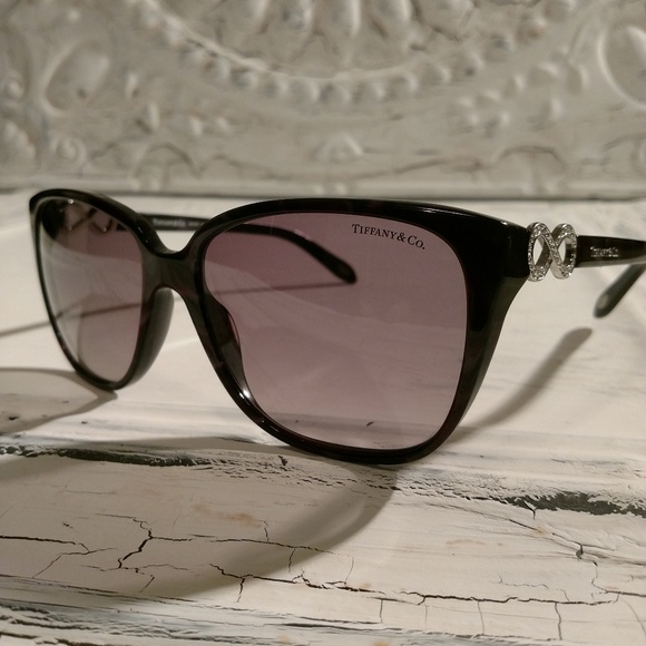 Tiffany & Co. Accessories - NWOT Tiffany and Company infinity sunglasses